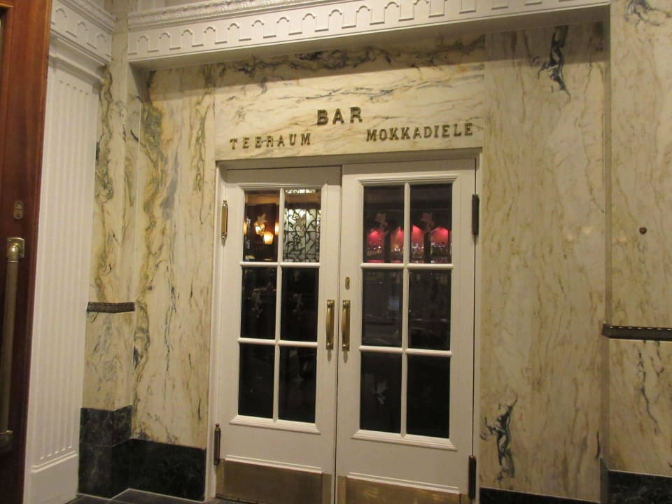 Eingang zur Bar Reichshof Hamburg