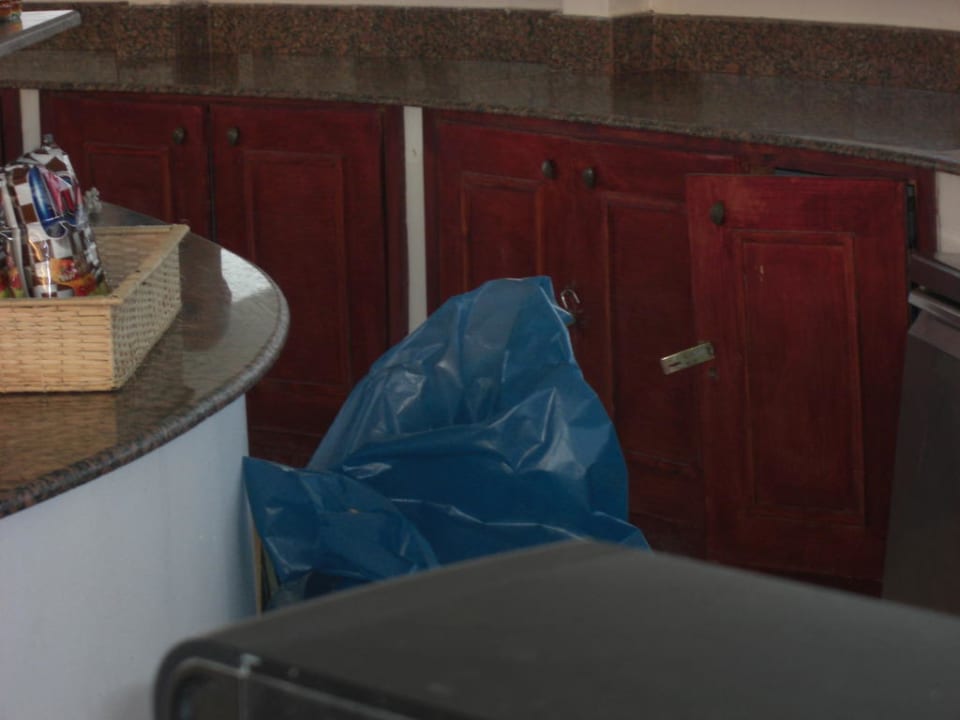 Sauberkeit an der Poolbar Hotel Gorgonia Beach Resort