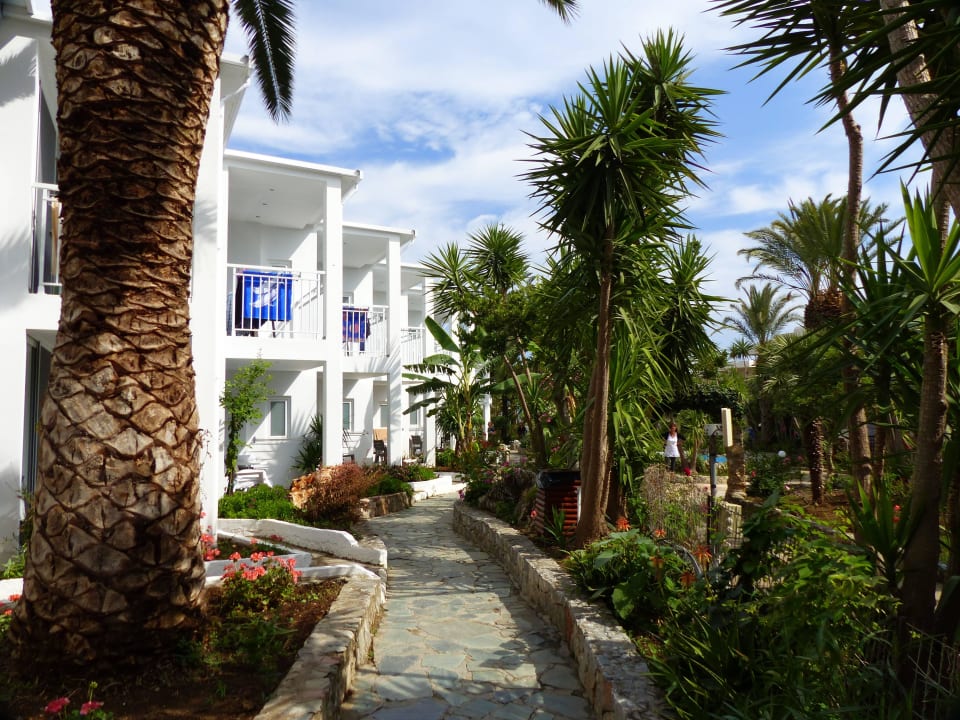 Wunderschöne grüne Anlage HARPIN Happy Days Beach Hotel