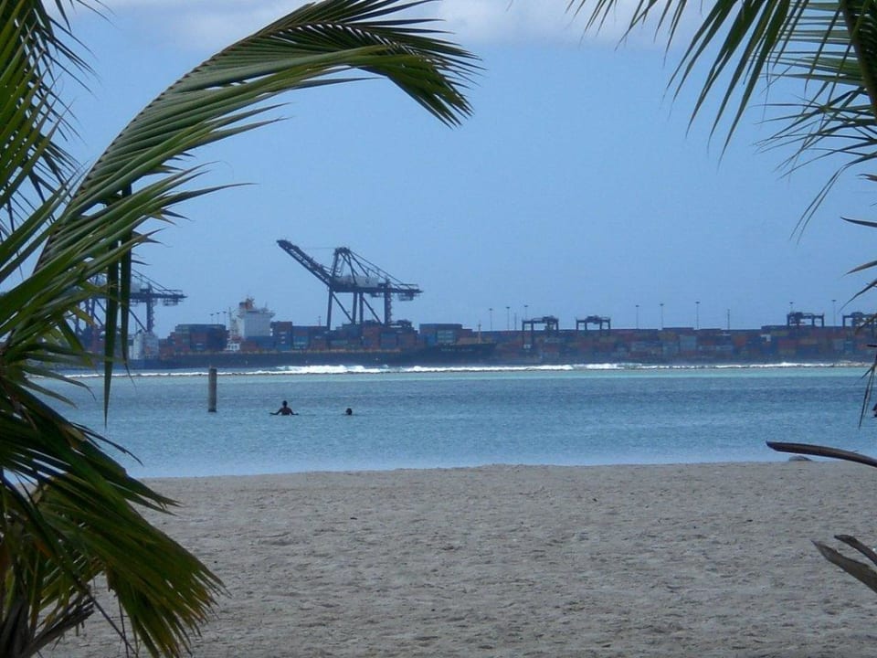 Containerhafen von Santo Domingo BelleVue Dominican Bay