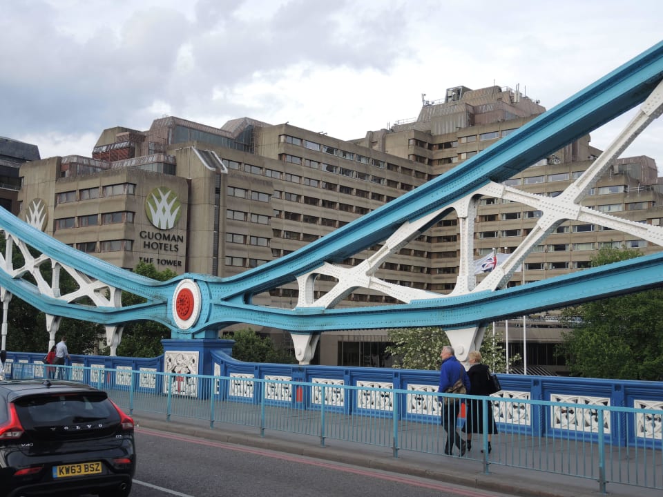 Bild von der Tower-Bridge aus fotografiert The Tower - A Guoman Hotel
