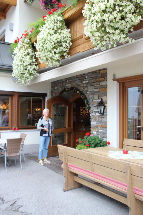 Eingang zum Restaurant Kräuterhotel Hochzillertal
