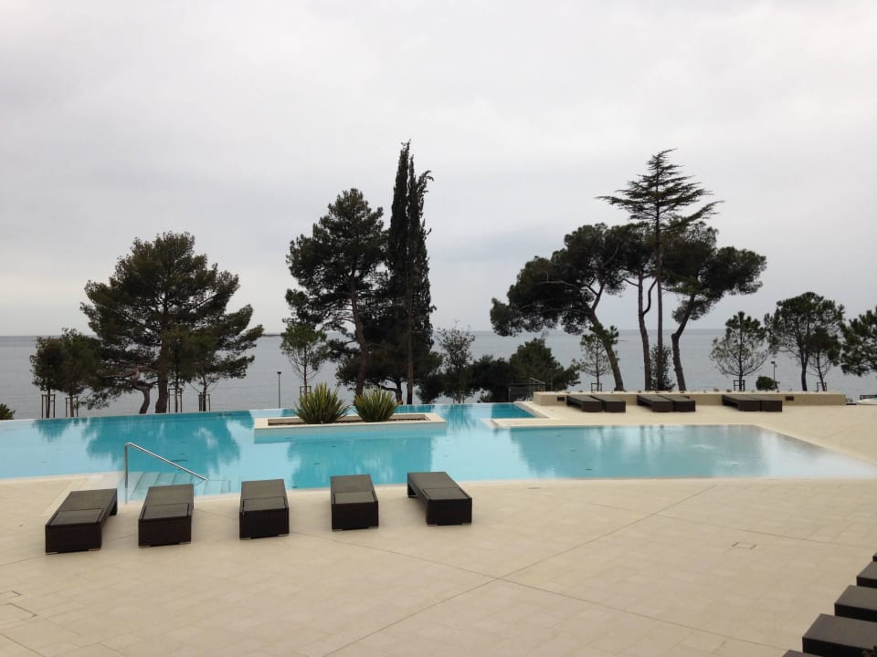 Outdoorpool bei schlechtem Wetter Hotel Parentium Plava Laguna