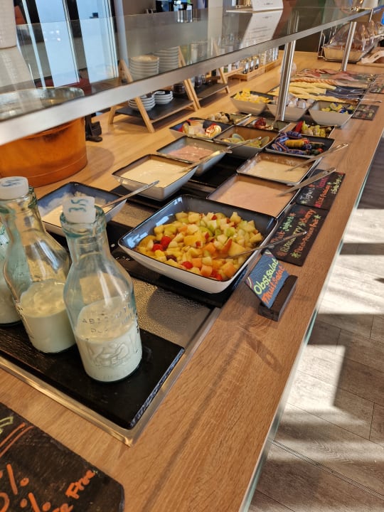 Gastro Holiday Inn – the niu, Charly Frankfurt City