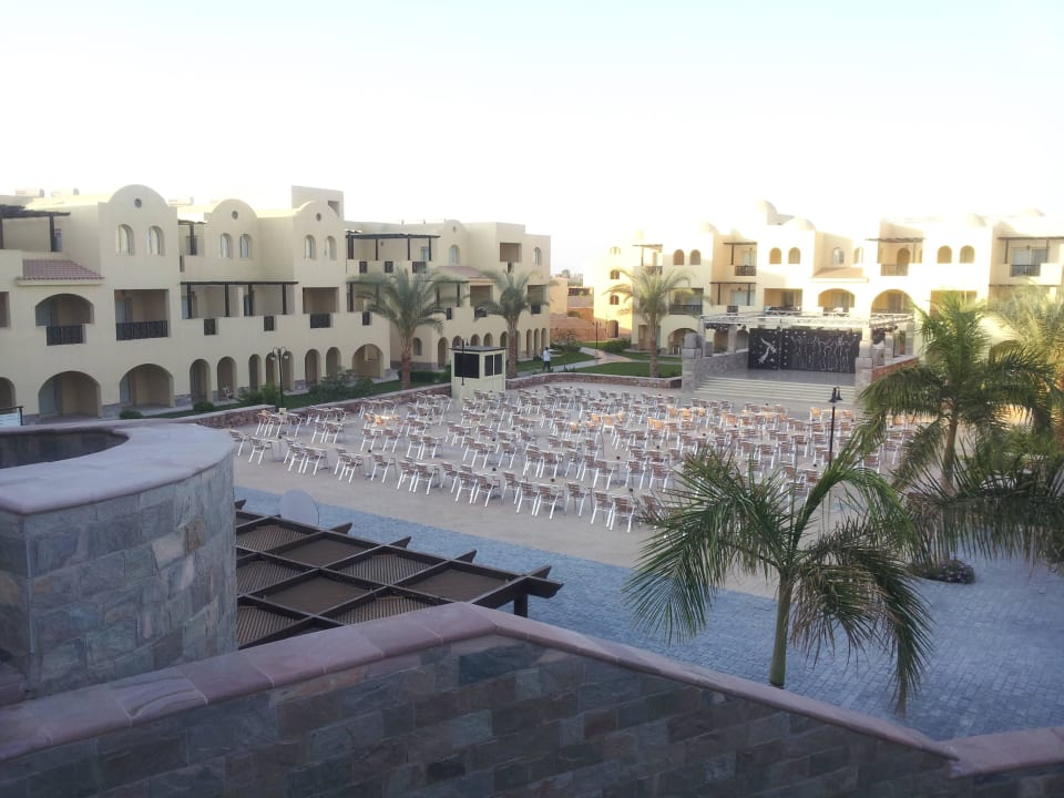 Bühne für allabendliches Unterhaltungsprogramm Stella Garden Resort & Spa, Makadi Bay