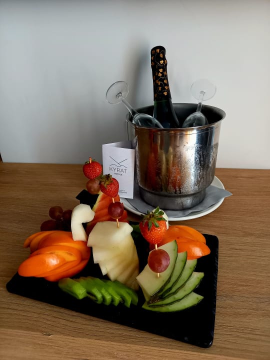 Gastro Kyrat Amarac Suites