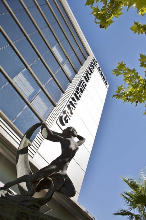 Main entrance Gran Hotel Las Rozas