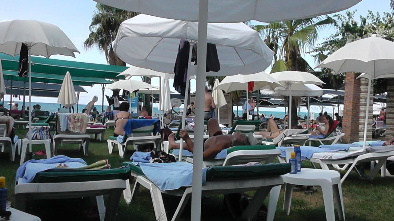 Backe an Backe bei 35 Grad Trendy Palm Beach (Adults Only, 16+)