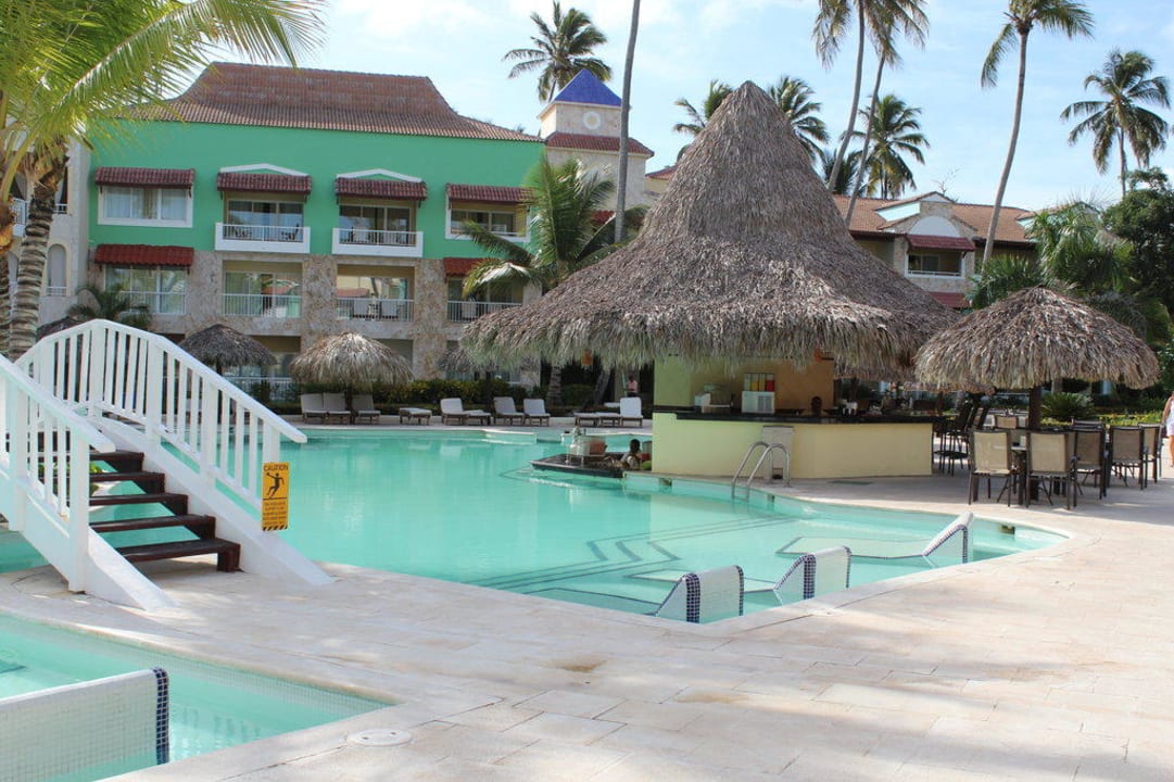 Pool mit Swimup Poolbar TRS Turquesa Hotel - Adults only