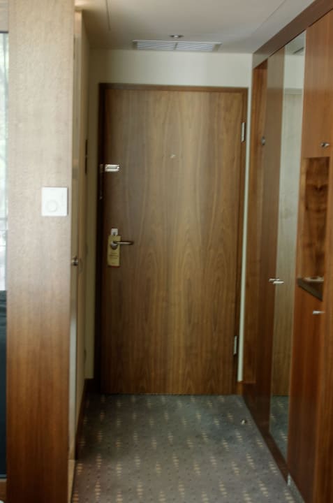 Entrée chambre avec placards K+K Hotel Picasso