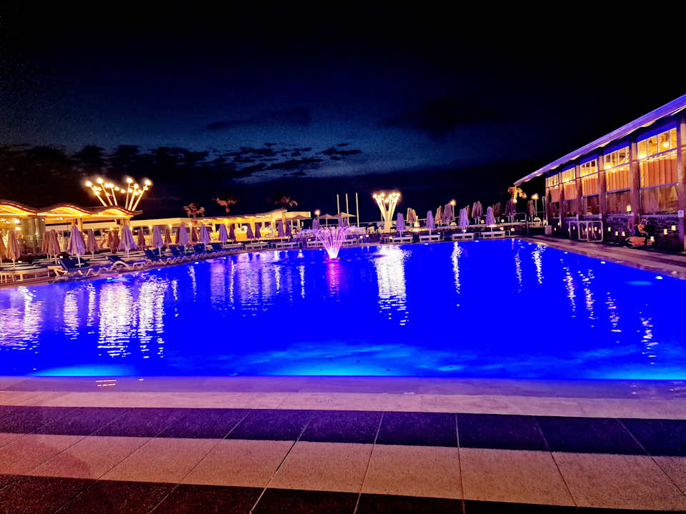 Pool Arina Beach Resort
