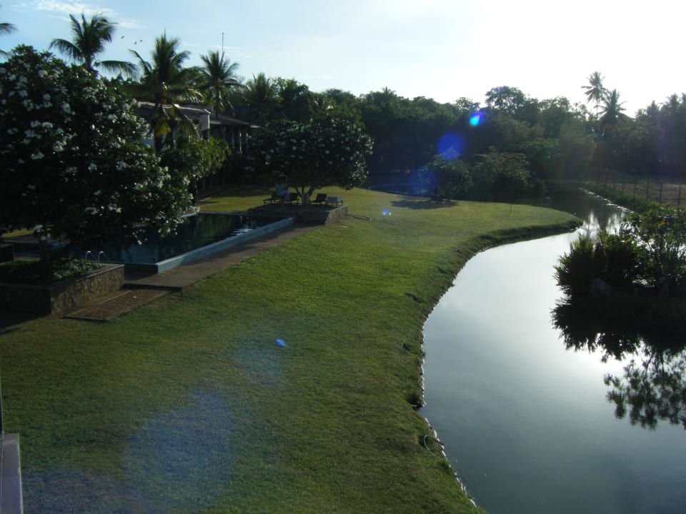 Schöne Anlage mit Pool und Teich Kithala Resort