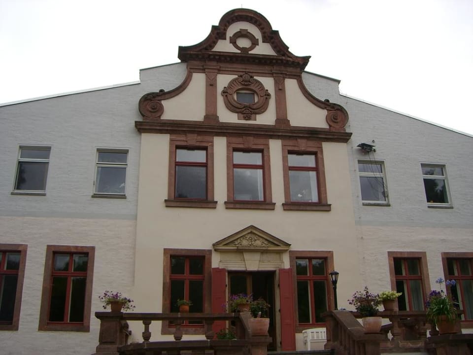 Hintere Außenansicht Pension Herrenhaus Schmölen