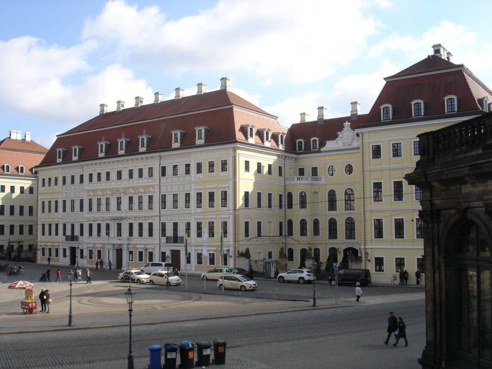 Blick vom Zwinger zum Hotel Hotel Taschenbergpalais Kempinski Dresden