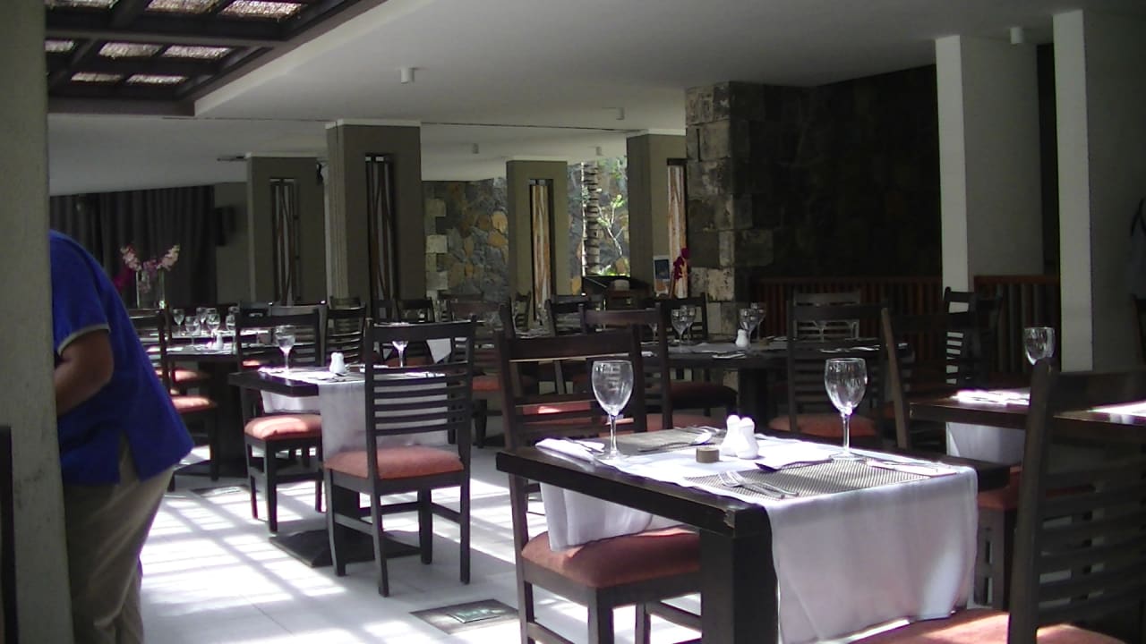 Gastro Crystals Beach Resort Belle Mare, a member of Radisson Individuals