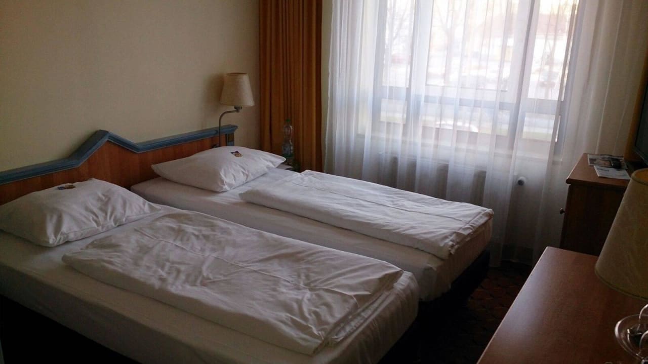 Unser Zimmer: Bequemes Bett Park Inn by Radisson München Frankfurter Ring