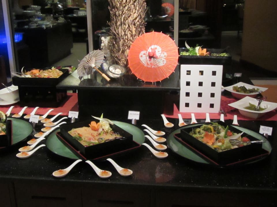 Teil des Vorspeisenbüffets am Asien-Abend Radisson Blu Resort Fujairah