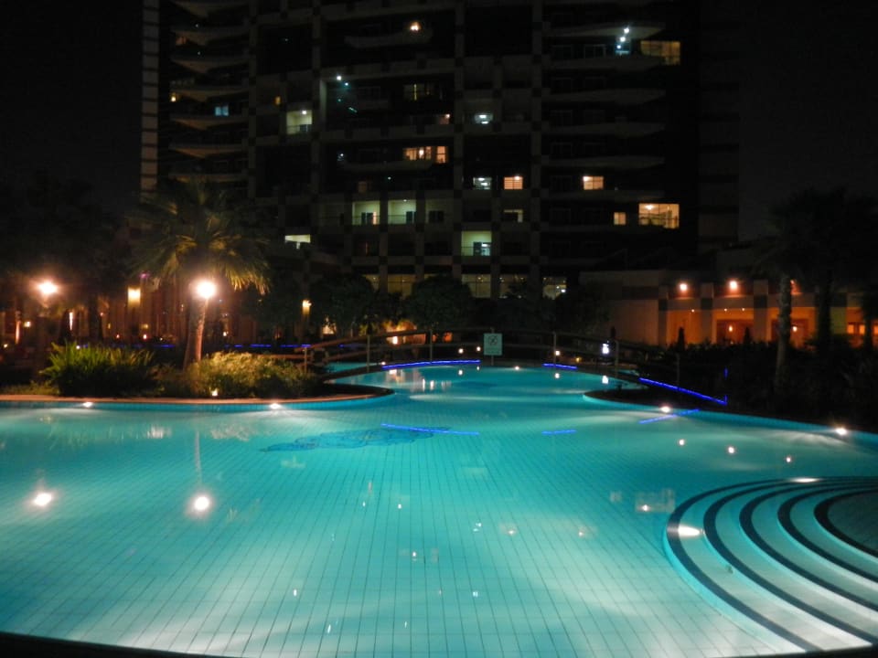 Pool bei Nacht Khalidiya Palace Rayhaan by Rotana