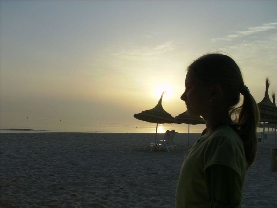 Plaża o poranku Ruspina Beach Resort