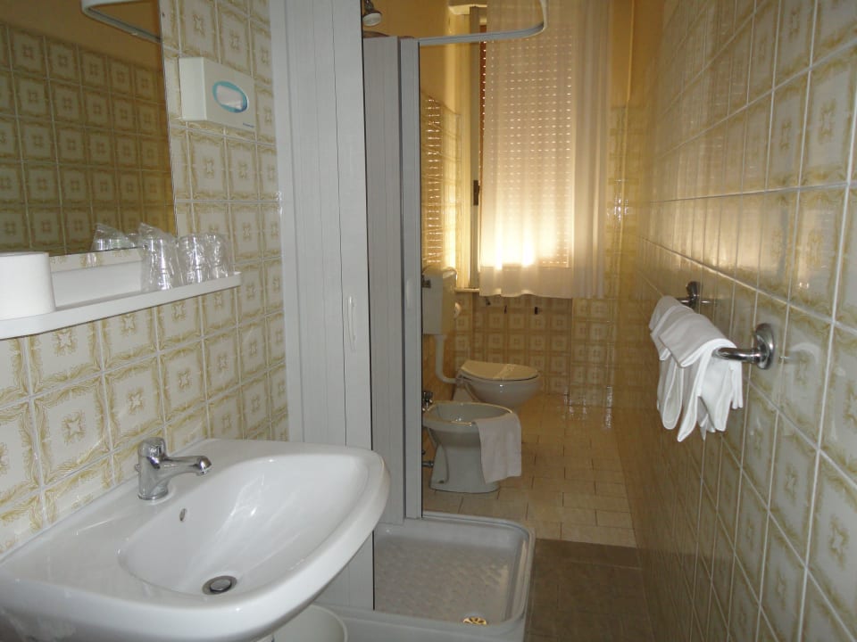 Bagno con doccia Giappone Inn Parking Hotel