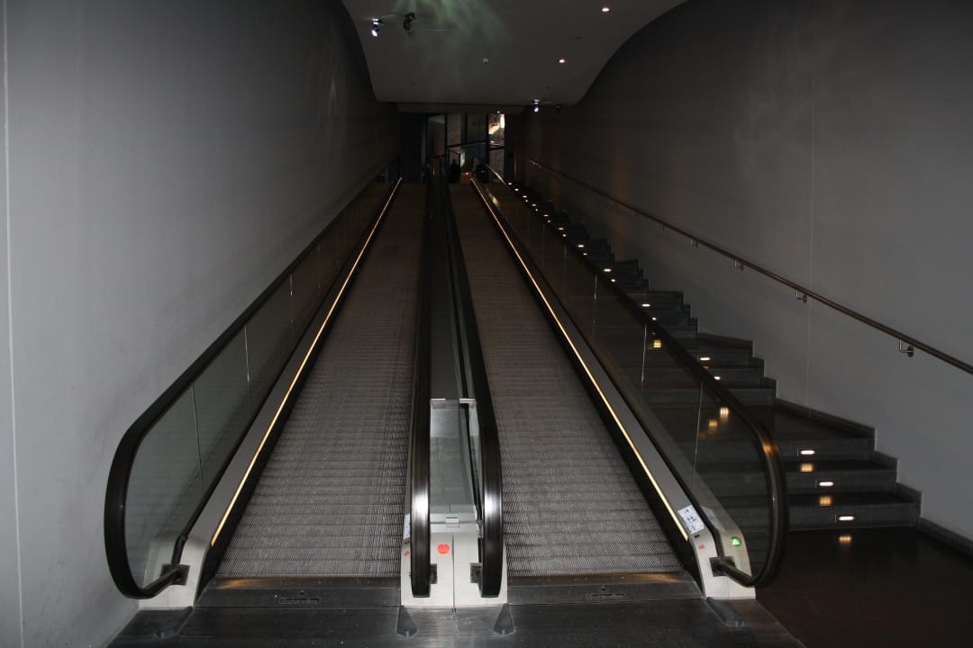 Laufband zur Rezeption Mövenpick Hotel Hamburg