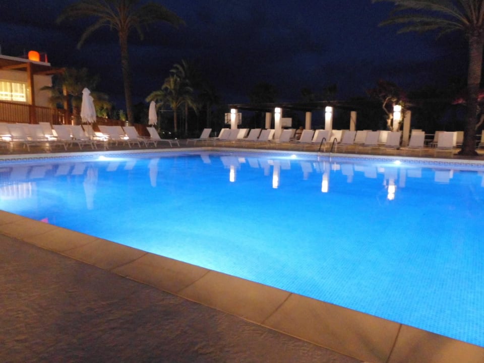 Der große Pool Cala Llenya Resort Ibiza