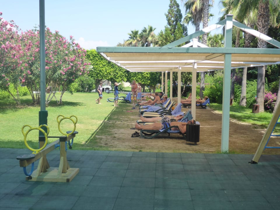 Liegeplatz beim Kinderspielplatz Club Grand Side