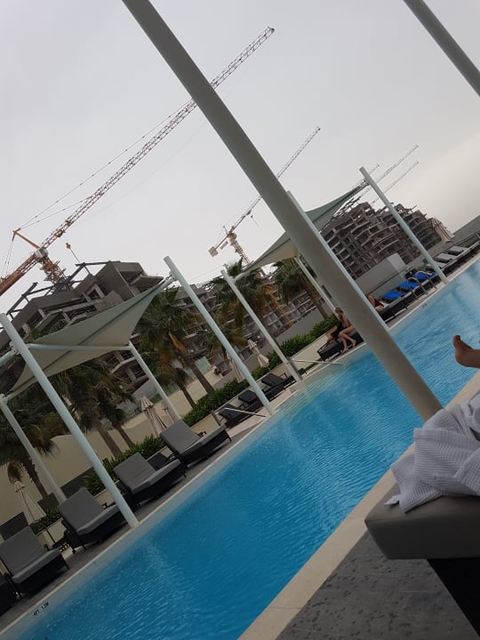 Pool Crowne Plaza Hotel Yas Island