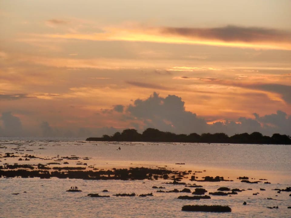 Sonnenuntergang bei Vollmond und Ebbe Sun Siyam Vilu Reef