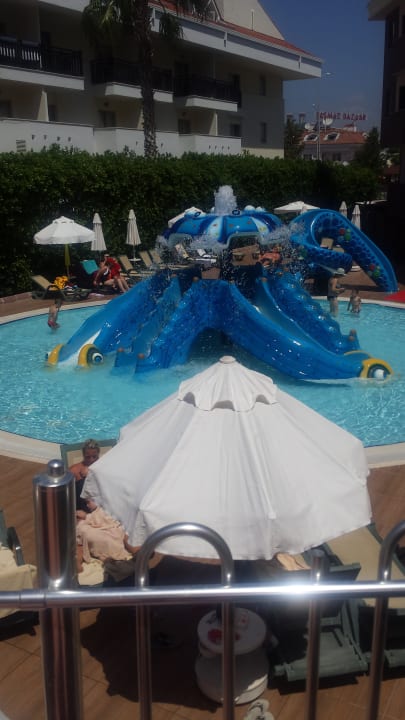 Kinderpool Hane Family Resort
