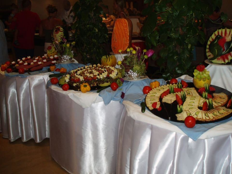 Teil des Buffets am Abend Titanic Beach Spa & Aqua Park