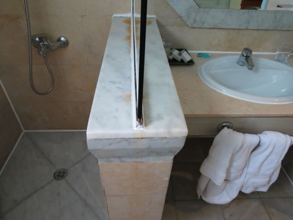 Bad Verfärbungen Mövenpick Resort & Spa El Gouna