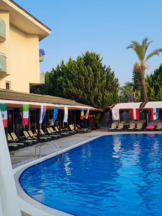 Pool Side Breeze Hotel