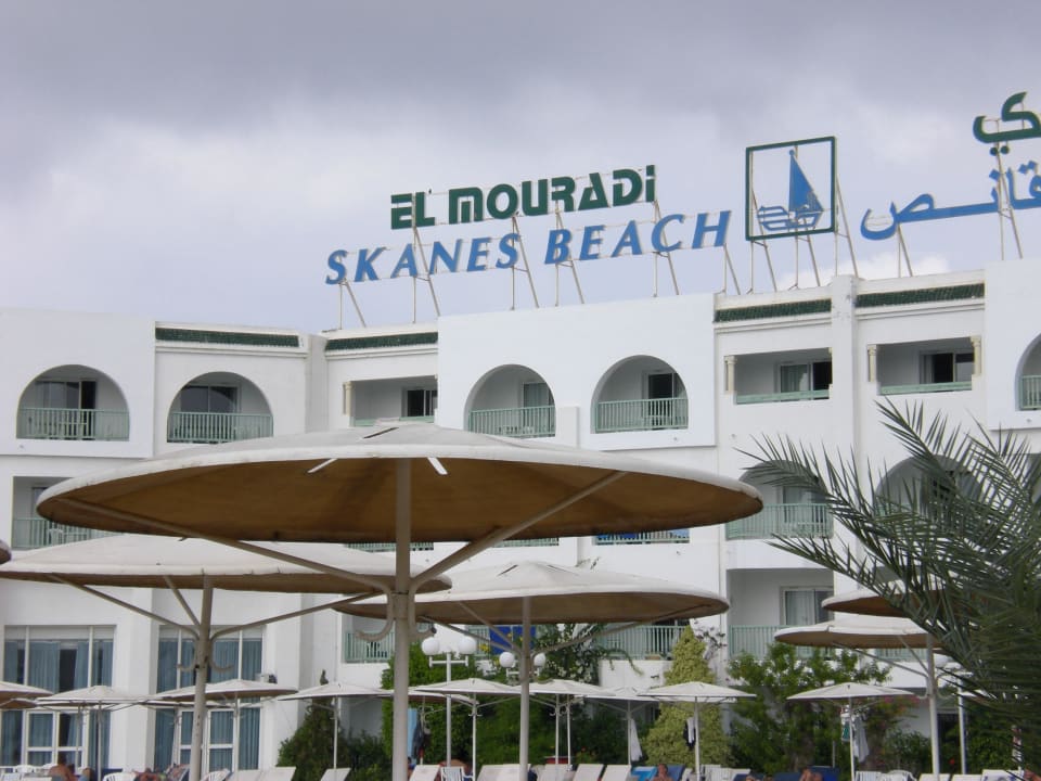 Hotel von aussen Hotel El Mouradi Skanes Beach