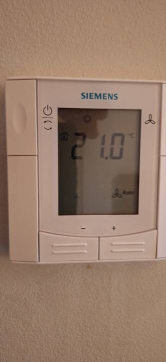 Zimmer MOXY Frankfurt Airport