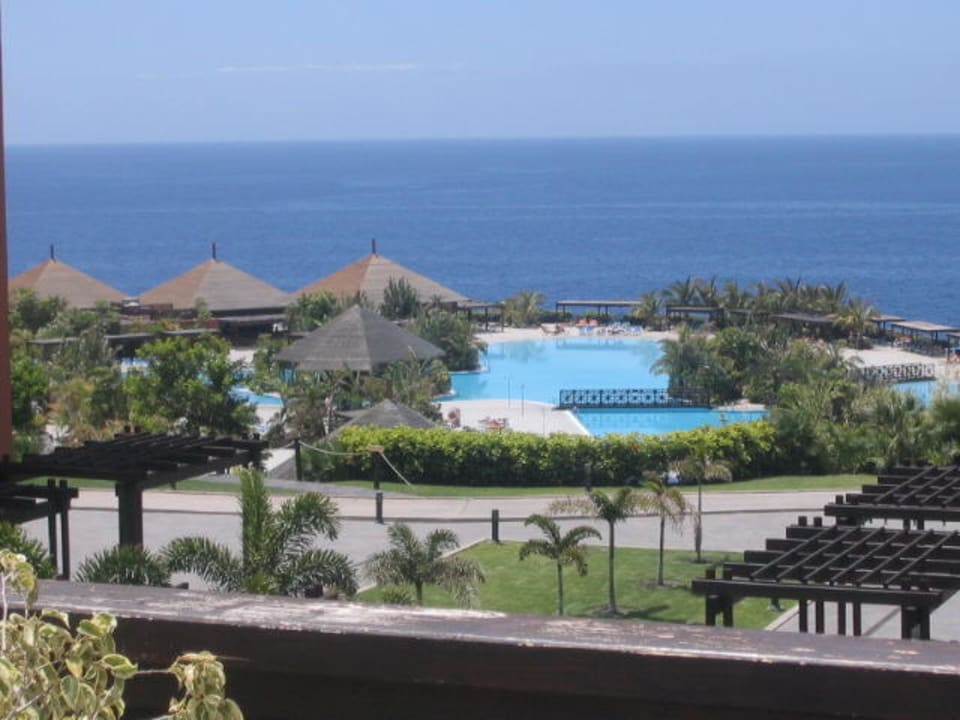 Ausblick auf die schöne Poollandschaft La Palma Princess