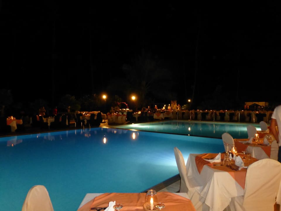 Gala Dinner am Pool TUI Blue Bahari Zanzibar