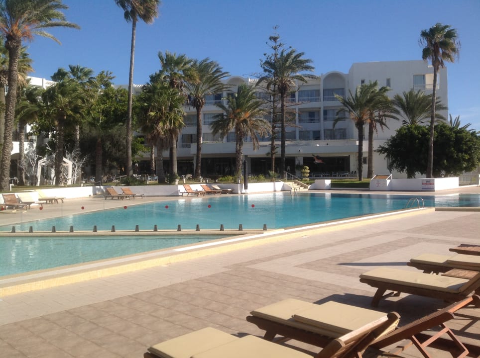 Großer Pool oben beim Hauptgebäude Hotel Bel Azur Thalasso & Bungalows
