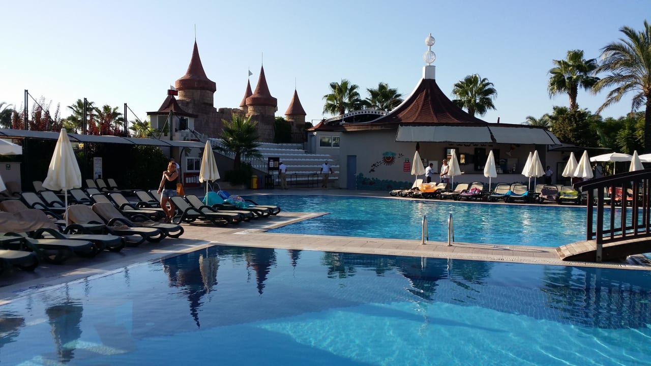 Pool am Morgen Aydinbey Famous Resort