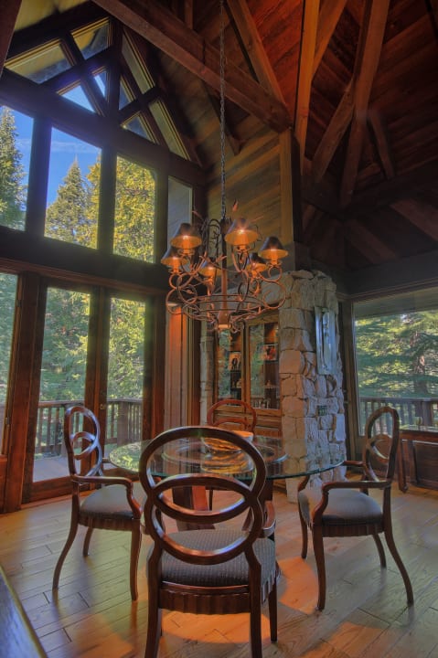 Breakfast Area for Little Ahwahnee Inn Yosemite Little Ahwahnee Inn Yosemite