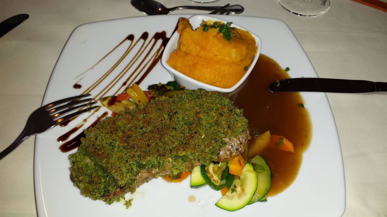 Rumpsteak mit Kräuterkruste NaturKulturHotel Stumpf