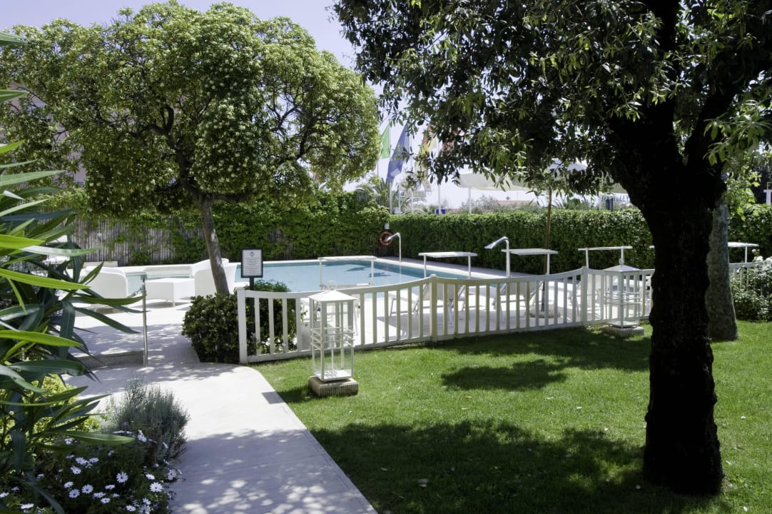 Garden & pool Hotel Il Negresco Hotel Il Negresco