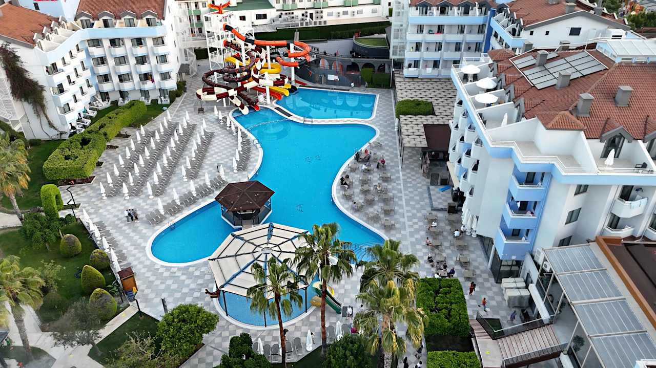 Pool Grand Seker Hotel