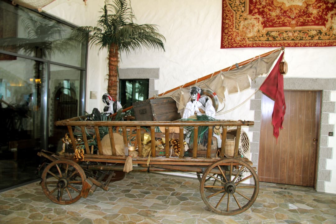 Wagen im Empfang Heide Park Abenteuerhotel