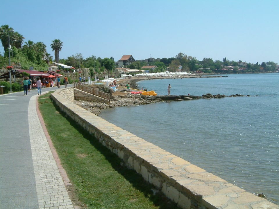 Strand mit neuer Promenade Side Altinkum Hotel