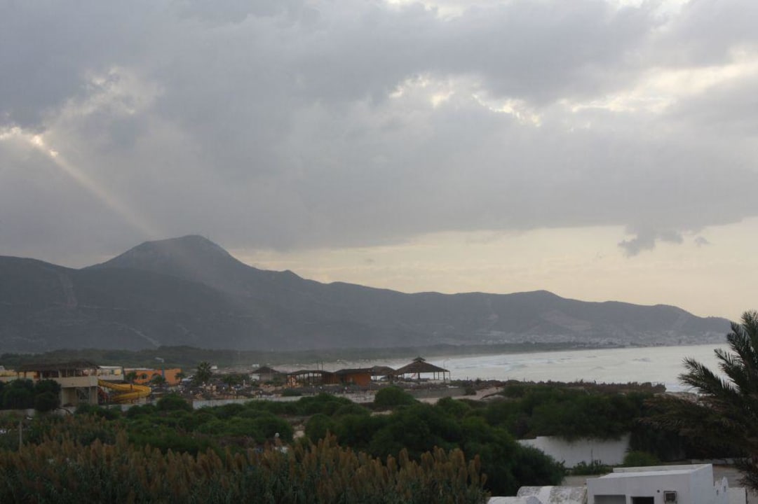 Widok z tarasu Hotel Medi Sea