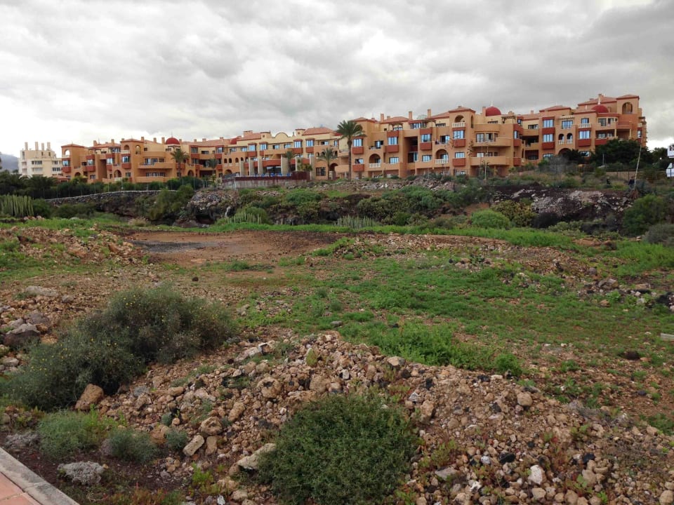 Rückansicht der gesamten Anlage Grand Muthu Golf Plaza Hotel & Spa