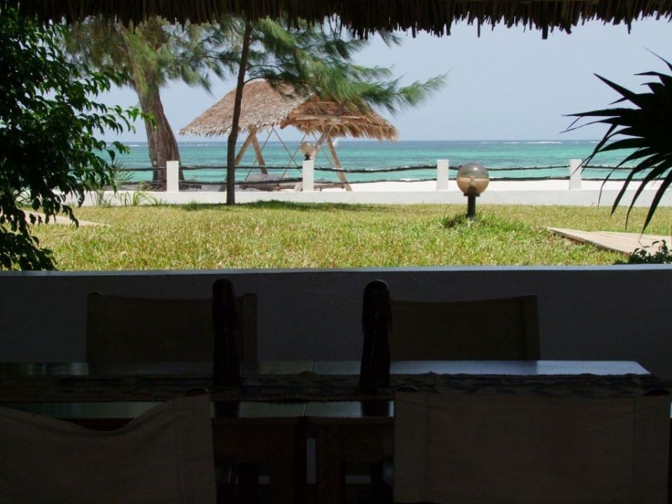 Blick vom Restaurant Hotel Karibuni Rafiki Beach Resort
