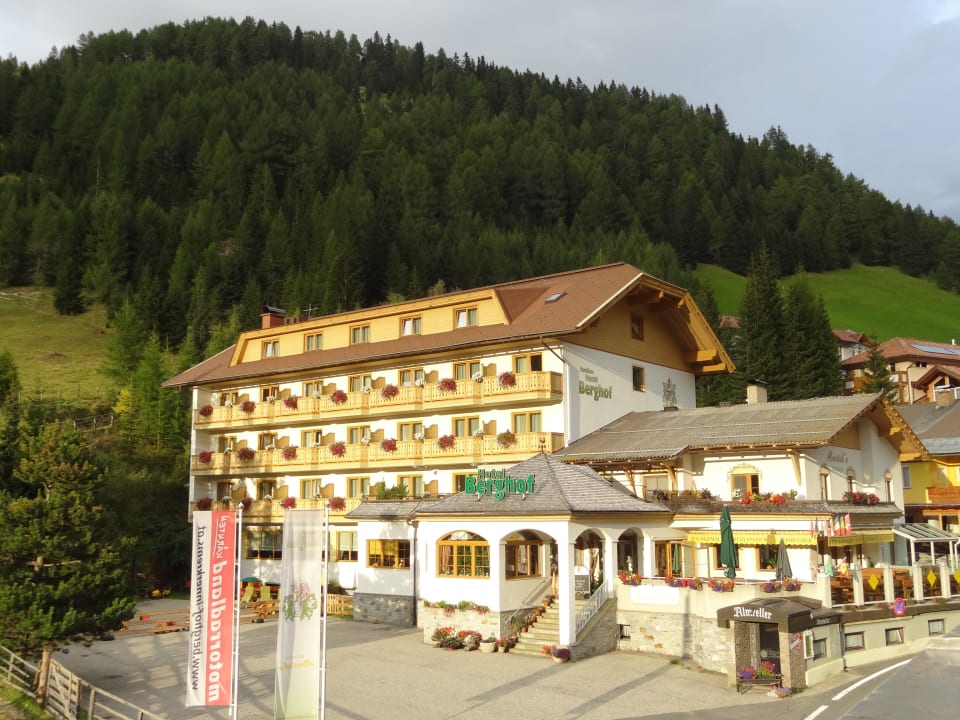 Außenansicht Familienhotel Berghof