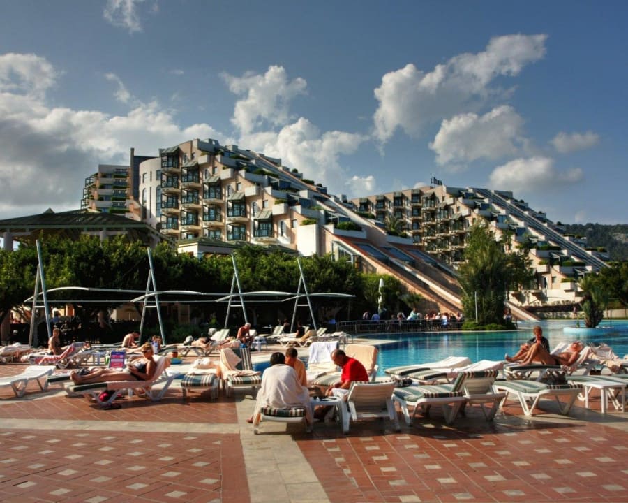 Poolanlage und Haupthäuser Limak Limra Hotel & Resort